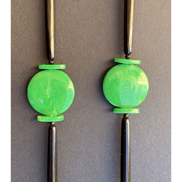 Vintage Joan Rivers Acrylic Lucite Cutout Green & Black Necklace Unique Rare 36" - Picture 4 of 8